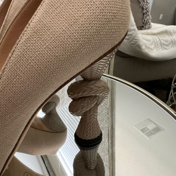 CHANEL runway beige and black pointed knotted heels - Picture 4 of 5